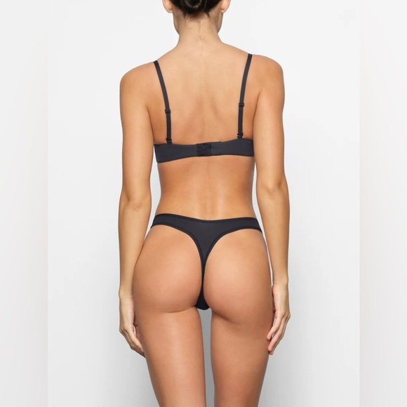 Skims Fits Everybody Unlined Demi Bra - Picture 4 of 7